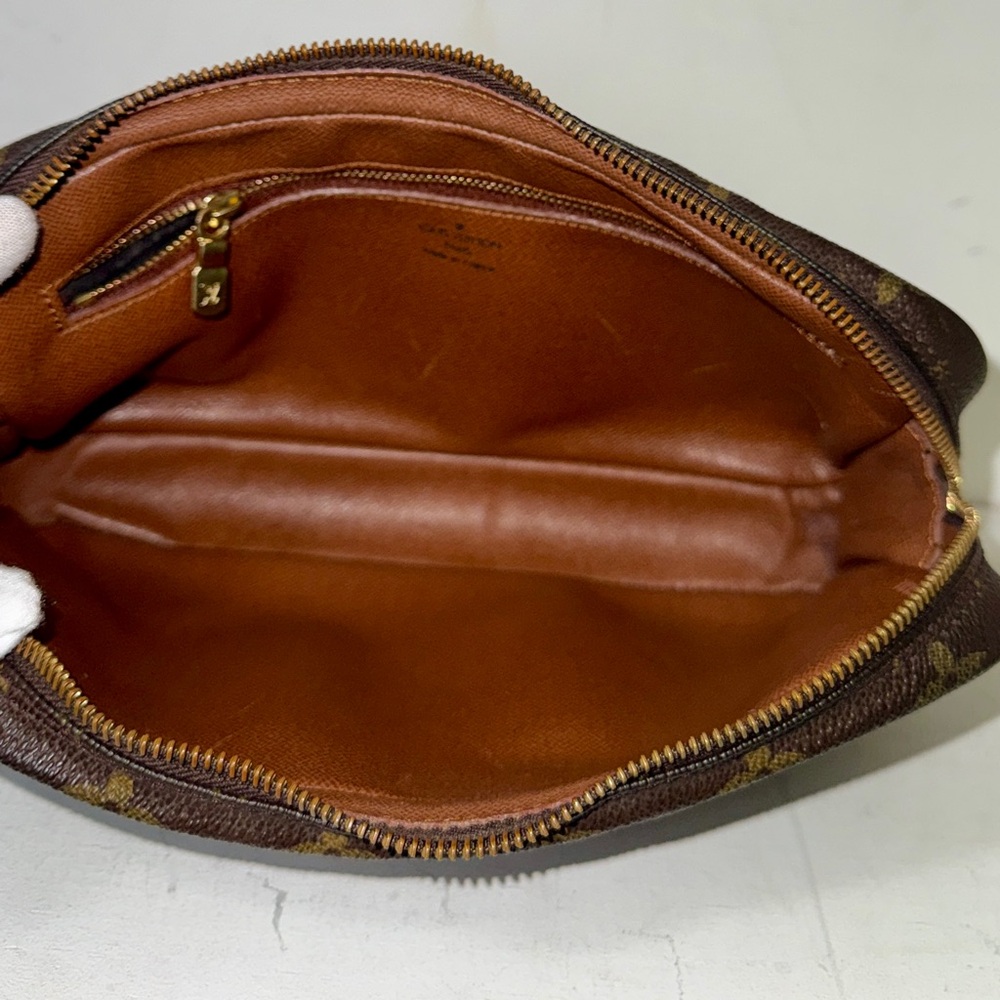 Auth Louis Vuitton wristlet clutch - Picture 5 of 11